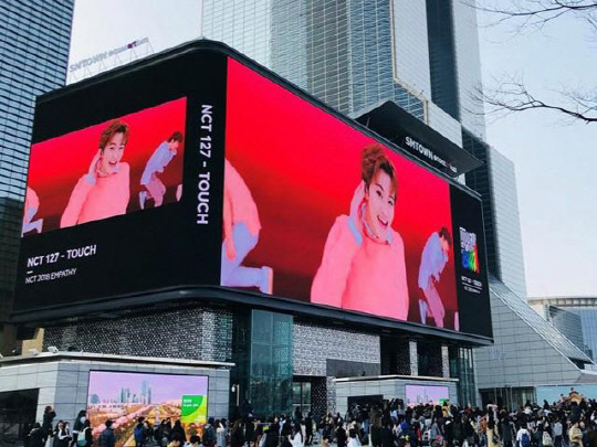 SM타운 코엑스 아티움 외벽 미디어 이미지 <SM엔터테인먼트 제공>